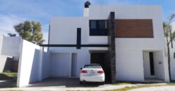 02324 SE VENDE BONITA CASA POR EL COLEGIO ESPERANZA, AGUASCALIENTES. 