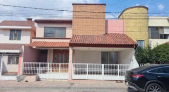 02755 SE VENDE AMPLIA CASA AL NORTE DE LA CIUDAD UBICADA EN BOSQUES, AGUASCALIENTES