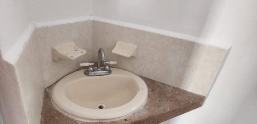 02766 SE RENTA BONITA CASA EN VILLA SUR, AGUASCALIENTES. 