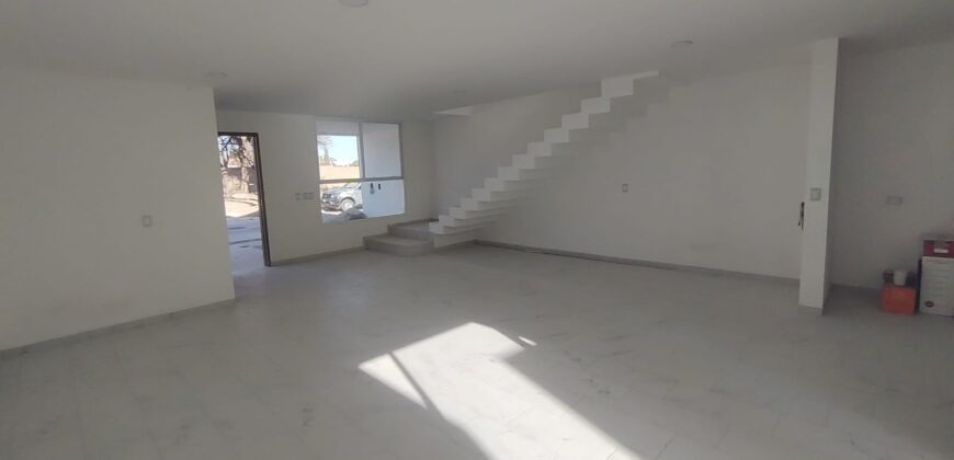 02813 SE VENDE BONITA CASA AL PONIENTE DE LA CIUDAD DE AGUASCALIENTES. 