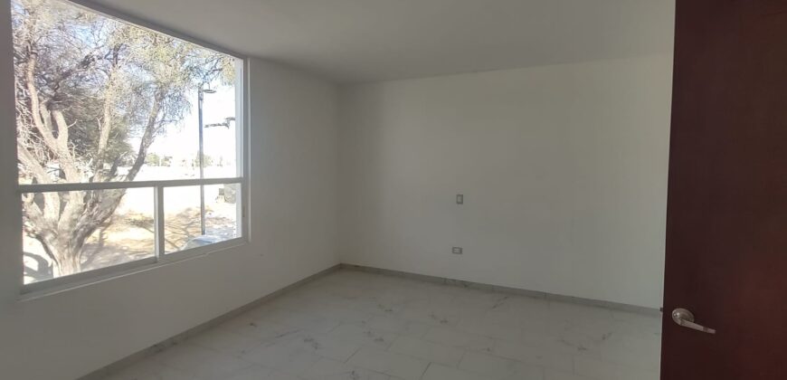 02813 SE VENDE BONITA CASA AL PONIENTE DE LA CIUDAD DE AGUASCALIENTES. 