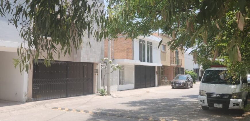 02905 APROBECHA CASA EN REMATE EN FRACC VILLA CAMPESTRE, AGUASCALIENTES