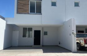 03182 SE VENDE REMATE DE CASA EN VILLA FONTANA, EXCLUSIVO CONTADO.